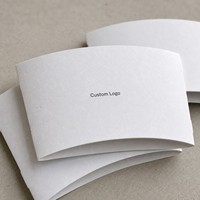 Portavasos de cartón blanco con logo impreso para mostrador de bebidas, embalaje para cafeterías y tiendas de té, pedidos promocionales, pedidos de bebidas de temporada