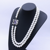 Nouveau élégant sororité Zeta Phi Beta Symbole Logo Charm et 2 rangées de chaînes de perles blanches faisant un collier de bijoux grec ZPB 1920 Soror