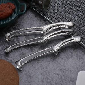 Pinces à nourriture en acier inoxydable en forme de girafe, polyvalentes pour barbecue, pain, steak, glace, conception durable - Product Image 4