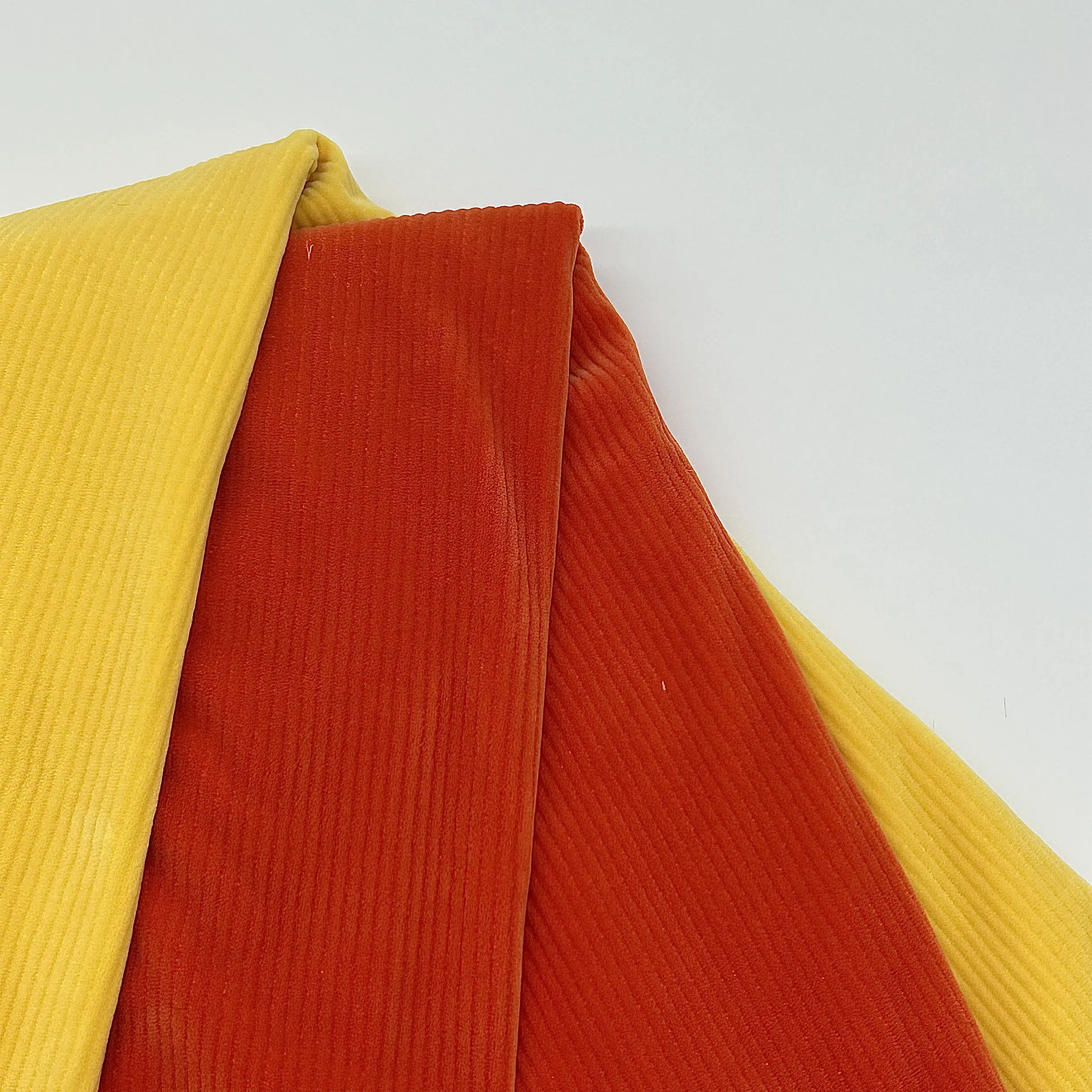 Tela listrada vermelha e branca do Spandex do estiramento da maneira do enrugamento 4 do elevado grau anti para a roupa