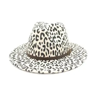 X3049 yün keçe şapka klasik 100% yün keçe geniş Brimm kadın leopar baskı kemer deri süslemeleri yün keçe şapkalar