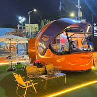 Kiosque à café en aluminium sculpté sur mesure en forme de casque pour extérieur, idéal pour les zones touristiques et les grands food trucks