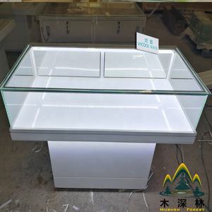 Vitrina <span class=keywords><strong>de</strong></span> Vidrio para Exhibición <span class=keywords><strong>de</strong></span> Joyería, Mueble <span class=keywords><strong>de</strong></span> Tienda, Diseño <span class=keywords><strong>de</strong></span> Mostrador Dorado y Muebles Personalizados para Joyería, Perfecto para Centros Comerciales - Product Image 1