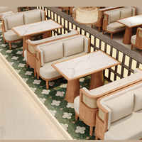 Organisches Modernes Restaurant-Sofa-Set Massivholz Gebogenes Sofa Runde Holzsockel-Tische mit Marmorplatten