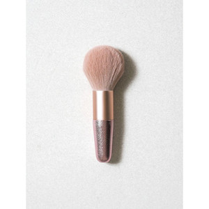 Brosse à poudre pour cheveux synthétiques à manche court Brosse à masque anti-cernes pour ventilateur doux Outil de maquillage unique pour la beauté - Product Image 1