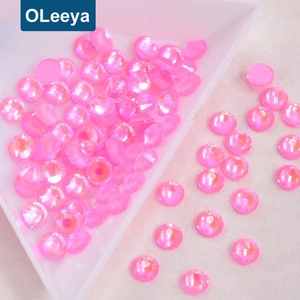Strass en vrac Oleeya Factory 2028, strass à dos plat pour nail art, strass lumineux et phosphorescents pour robe de soirée de Noël - Product Image 2