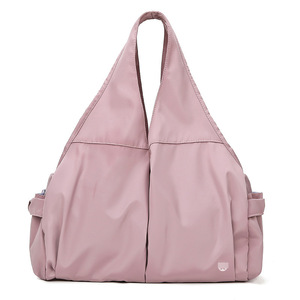 lululemon grey gym bag okay  lululemon  you have done it again! I am LOVING my new 3-in-1 gym  duffle bag (large 35 L) from the one and only @lululemon  There are so many