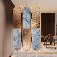 Foshan Gaoyikai écrans et séparateurs de pièces SS 304 écran de confidentialité de bureau diviseur de panneau de verre de cadre d'or rose pour Salon