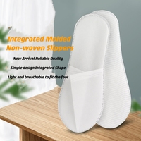 Pantoufles d'hôtel jetables OEM écologiques et économiques en non-tissé blanc avec semelle de 4 mm, logo personnalisé, taille sur mesure pour hôtels et spas