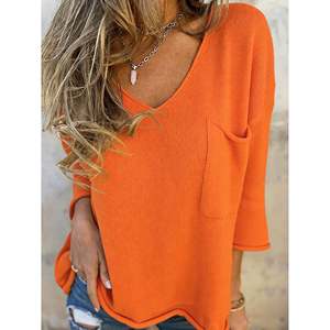 เสื้อสเวตเตอร์คอวีผ่าข้างทรงหลวมสีกากีสำหรับผู้หญิง - Product Image 6