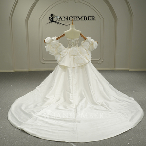 Robe de mariée sirène de luxe en satin Gt26003 avec appliques de roses 3D spectaculaires et traîne cathédrale détachable Jancember - Product Image 5