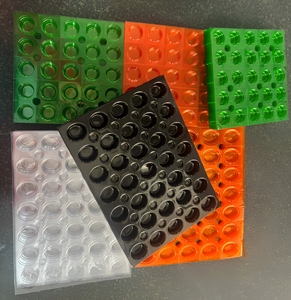Plateaux de rangement en plastique vert et rouge, carrés, en PET recyclable pour les biens de consommation - Product Image 1