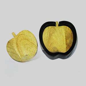 ชุดจานรองแก้วไม้ธรรมชาติ4ชิ้นพร้อมดีไซน์รูปทรงแอปเปิ้ลเป็นมิตรต่อสิ่งแวดล้อมถาดรองแก้วสำหรับบ้านห้องครัวสำนักงานหรือใช้เป็นของขวัญ - Product Image 1