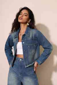Gilet in denim leggero senza maniche, perfetto per combinazioni versatili - Product Image 5
