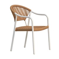 Offre Spéciale – Ensemble Table et Chaises d'Extérieur en Rotin PE Empilables à Bas Prix – Table et Chaises de Restaurant en Corde Tressée d'Aluminium pour l'Extérieur