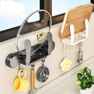 ที่แขวนฝาหม้อแบบติดผนังรูปทรงสี่เหลี่ยมผืนผ้า ไม่ต้องเจาะผนัง พร้อมที่เก็บของและตะขอสำหรับเขียง - Product Image 3