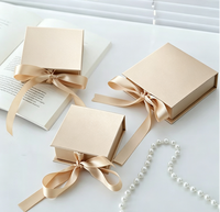 Boîte cadeau rigide en carton gris avec fermeture magnétique, matériaux recyclés écologiques, biodégradables, logo personnalisable, impression quadricolore
