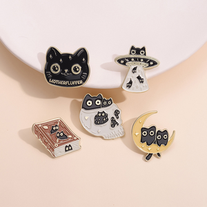 Spilla in Metallo Smaltato a Forma di Gatto Magico Gotico Punk, Distintivo Cartoon di Gattino Nero, Gioiello Regalo per Zaini e Vestiti - Product Image 4
