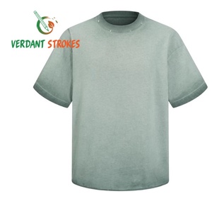Verdant Strokes. T-shirt Stampate Moderne - Design Eleganti e Contemporanei per le Tendenze Attuali - Ideali per la Moda Urbana e il Retail - Product Image 3