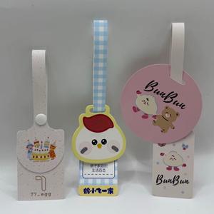 Étiquettes suspendues personnalisées Hongjie, étiquettes rectangulaires en papier pour vêtements, impression pour usage intérieur - Product Image 5