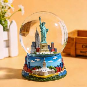 تحف راتنجية مخصصة على شكل كرة ثلجية أمريكية مع قاعدة منحوتة، كرة ثلجية تذكارية أمريكية مخصصة - Product Image 1