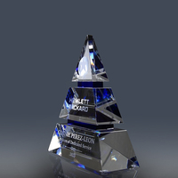 Trophée pyramidal en cristal K9 avec logo personnalisé et gravure pour la célébration de réalisations spéciales