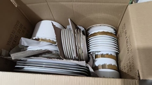 Assiettes <span class=keywords><strong>et</strong></span> plats en céramique écologiques 2026 à prix abordable pour hôtels, mélange blanc <span class=keywords><strong>et</strong></span> bord <span class=keywords><strong>doré</strong></span>, vente en gros par la tonne pour événements - Product Image 3