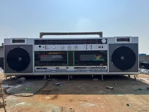 Simulation de la conception audio radio rétro haute puissance. Camion de restauration géant en forme d'enregistreur à cassette pour mariage, anniversaire, remise de diplôme - Product Image 4