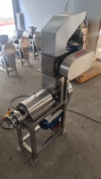 Professionele ananassap-extractiemachine met hoge opbrengst spiraalpers voor fruit en groenten, appel- en gemberpers.