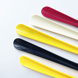 Corne de chaussure longue et courte en plastique multicolore de 30 ou 50 cm - Product Image 5