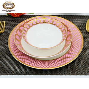 Juego de vajilla de porcelana china de hueso rosa de 3 piezas con borde dorado Diseño clásico <span class=keywords><strong>Girlhood</strong></span> Dream Dishes para niñas - Product Image 1