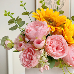 Qingyu Chronicle – Bouquet de tournesols artificiels en soie pour la décoration de la maison et les mariages - Product Image 4