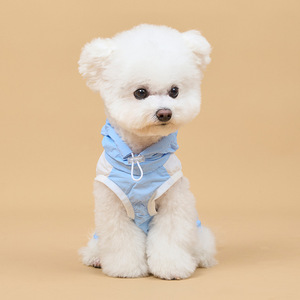 Ropa de protección solar para mascotas, chaqueta protectora UV transpirable con capucha para perros, ropa de verano para exteriores, color azul claro - Product Image 1
