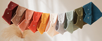 Bandana en mousseline de coton unisexe 100%, avec fermeture à boutons, imprimé OEM jetable, 10 couleurs unies pour l'alimentation de bébé, dentition