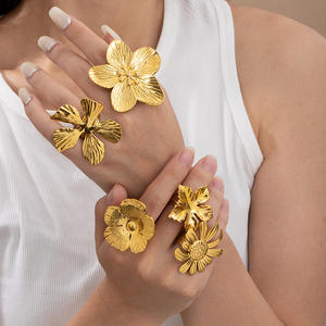 Anillos de Acero Inoxidable con Diseño de Girasol Dorado Estilo Europeo JZ182 - Product Image 2