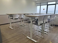 Bureau Moderne en Bois Extensible et Portable, à Hauteur et Largeur Réglables Manuellement, pour Bureau et Salon – Personnalisation en Masse