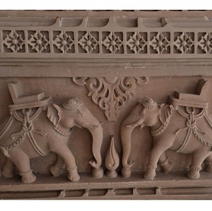 Friso de Templo de Estilo Antiguo con Relieves de Elefantes Tallados a Mano y Detalles Ornamentales - Product Image 1