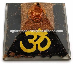 Pyramide d'orgonite en agate artisanale en gros, décoration énergétique, thème de l'amour, bien-être, guérison, maison européenne en agate - Product Image 6