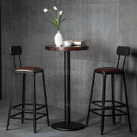 Ensemble table et tabourets de bar style industriel, structure métallique, plateau en bois, hauteur comptoir, pour pub, bar, café, restaurant, îlot de cuisine