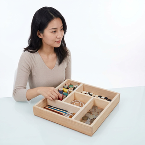 Plateau de rangement en bois avec séparateurs pour l'organisation des fournitures d'artisanat - Product Image 1