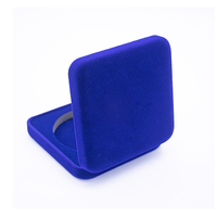 Boîte à médailles carrée en velours avec cadre métallique personnalisé de haute qualité, estampage et charnière à ressort pour l'emballage de récompenses et de cadeaux d'affaires