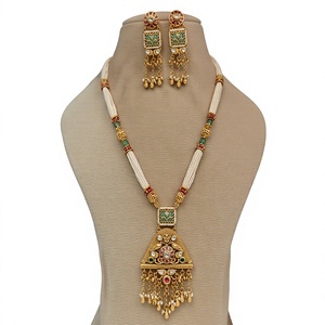 Ensemble collier et boucles d'oreilles élégants en alliage plaqué or avec zircon et perles d'imitation pour femmes, bijoux ethniques de mariage - Product Image 2