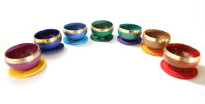 7 ensemble de bols colorés bol sonore de yoga bol chantant tibétain en laiton coloré - Product Image 2