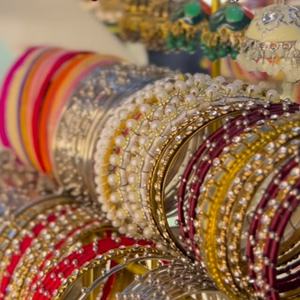 Brazalete Zoryn de Acero Inoxidable con Cristales de Imitación y Dijes de Campana, Estilo Étnico Retro Vintage Boho para Mujer, Regalo Certificado - Product Image 2