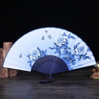 Éventail pliant en soie fait main haut de gamme pour femme, style chinois, broderie de pivoines, technique de peinture, cadeau spécial, vente en gros