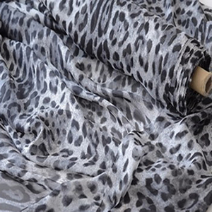 Tessuto in <span class=keywords><strong>Chiffon</strong></span> di <span class=keywords><strong>Seta</strong></span> 100% con Stampa Personalizzata 6mm, Lussuoso e Sottile, Motivo Leopardato per Abbigliamento Femminile - Product Image 5