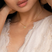 Collar con Cadena Minimalista EMANCO, Letra Inicial de la Suerte, Acero Inoxidable, Collar con Nombre Personalizado para Mujer, Uso Diario, Fiesta, Oficina