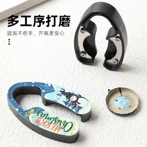 Ouvre-bouteille de Noël en forme de bonhomme de neige, coupe-capsule en U en acier inoxydable, gadget de cuisine avec poignée en plastique - Product Image 1