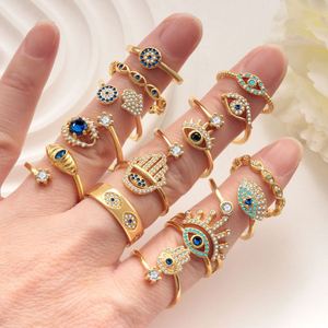 Bagues pour femmes très vendues, bijoux en cuivre plaqué motif œil et main, vente en gros directe du fabricant - Product Image 1