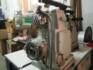 Máquina de coser industrial de brazo largo con puntada plana, máquina de coser interlock con alimentación por brazo 1560 160M L 4 agujas 6 hilos 31.5mm - Product Image 4